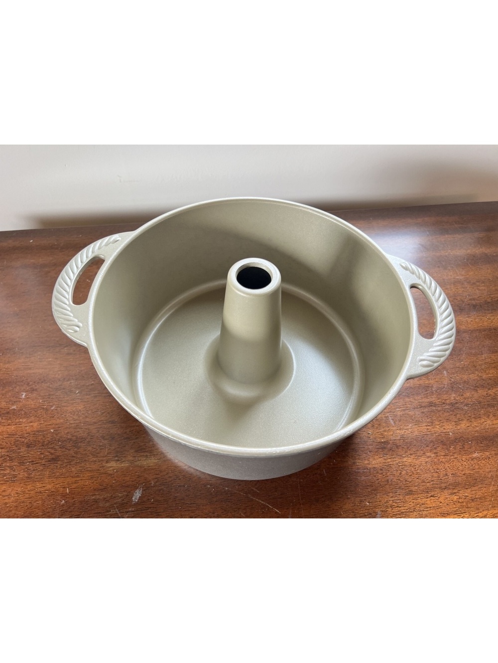 Nordic Ware Pound Cake Angel Food Pan 18 Cup Made in USA